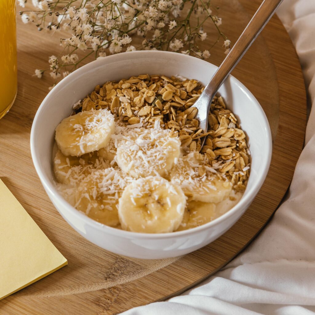 Panqueca de aveia com banana, ideal para café da manhã fit.